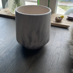 En fin marmor vas  - En fin ny marmor vas går att prata om pris om allt 
