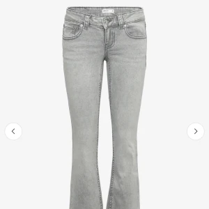 Perfect jeans från Gina  - Snygga grå bootcut jeans från Gina tricot. Använda men jätte bra skick. Säljer pga blivit för lång 💗