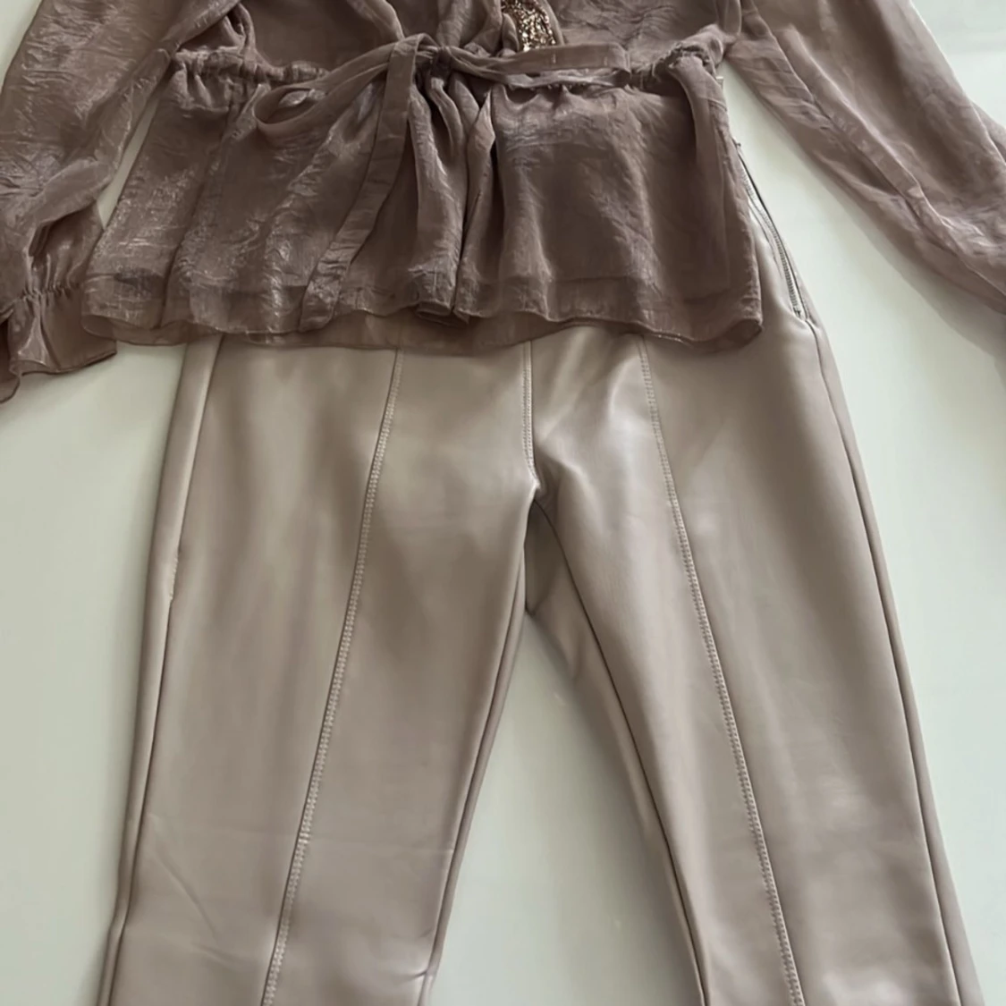 Beige leggings i syntetmaterial - 1