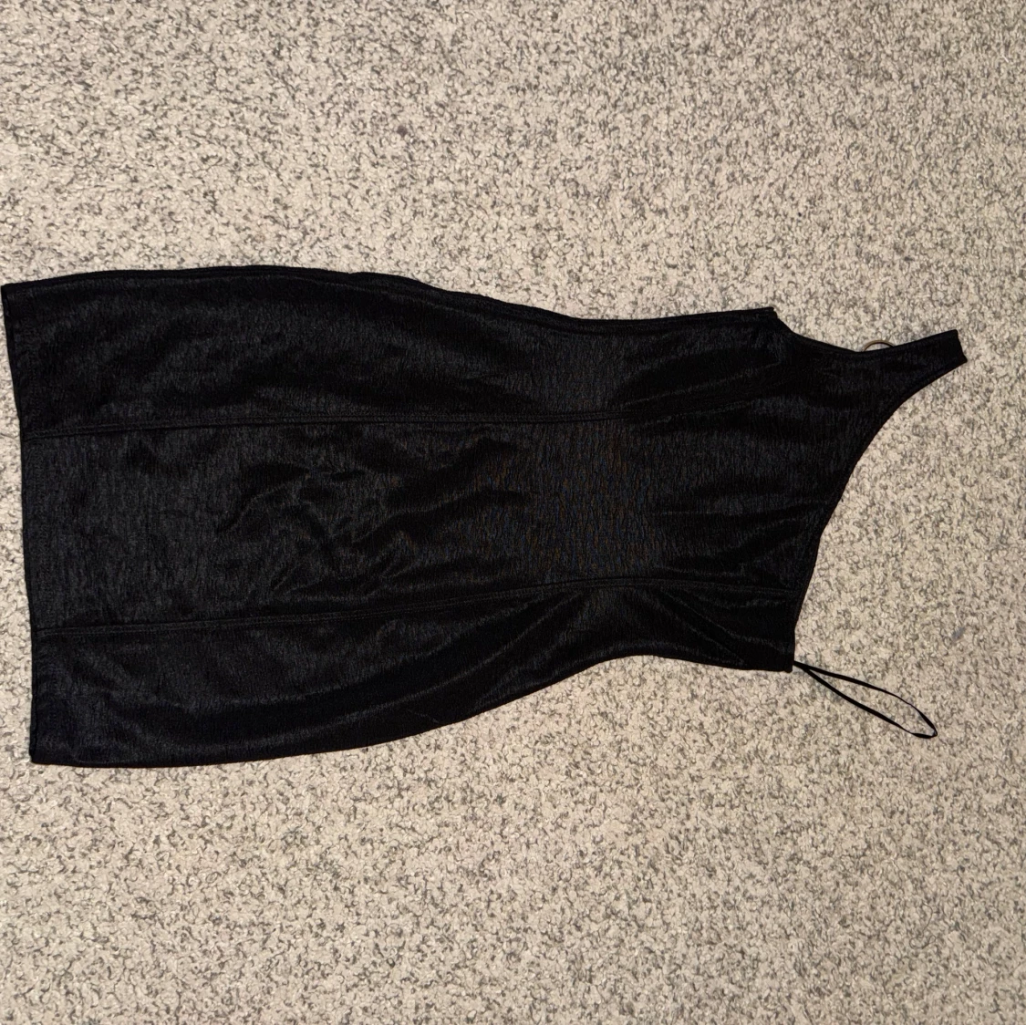 Svart oneshoulder klänning - 2