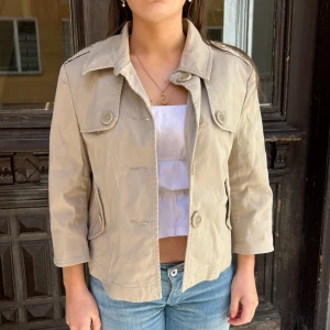 Trekvartsärmad trench coat  - Så så fin trekvartsärmad trench coat😍😍