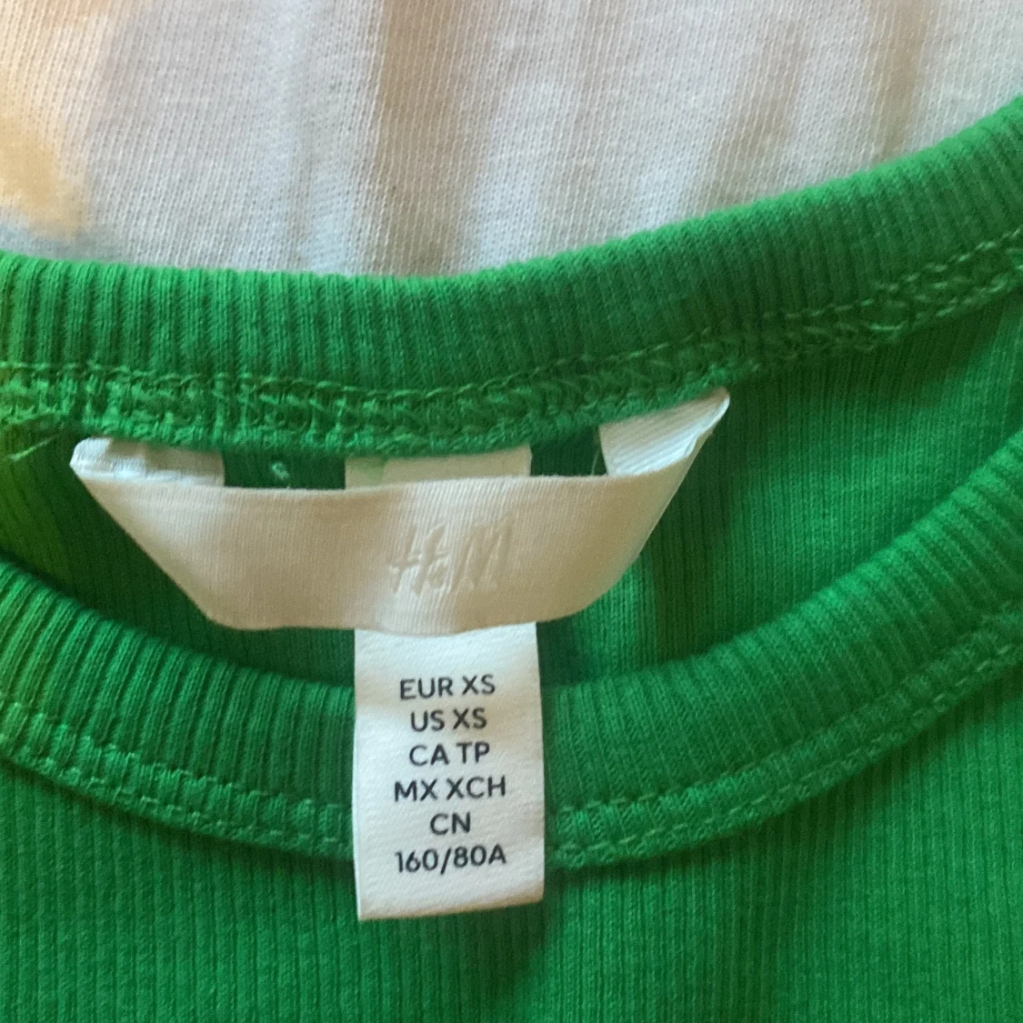 Grön ribbad linnetopp från H&M - 1
