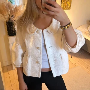 Trekvartsärmad jacka - Vit jacka 