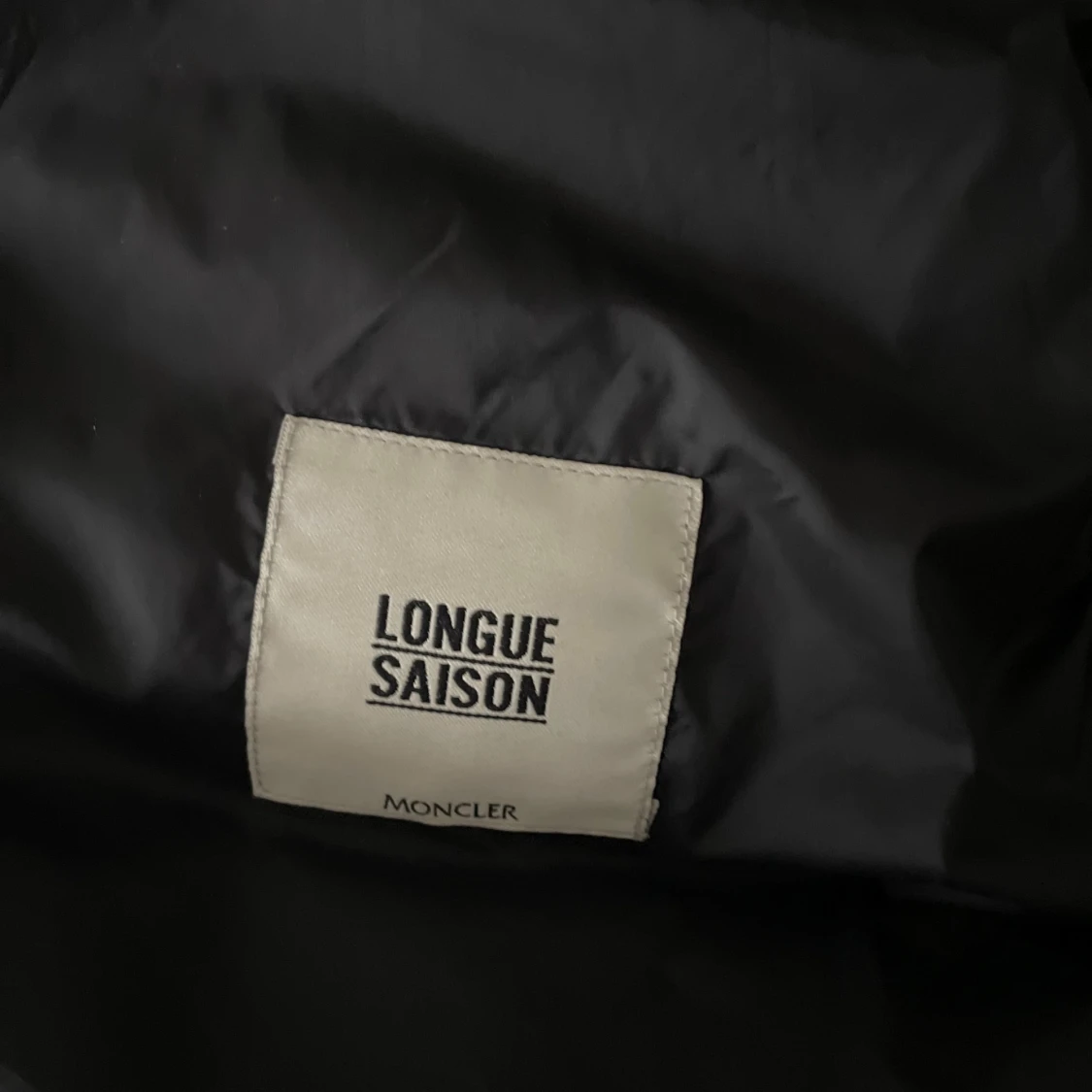 Svart pufferjacka från Moncler - 4