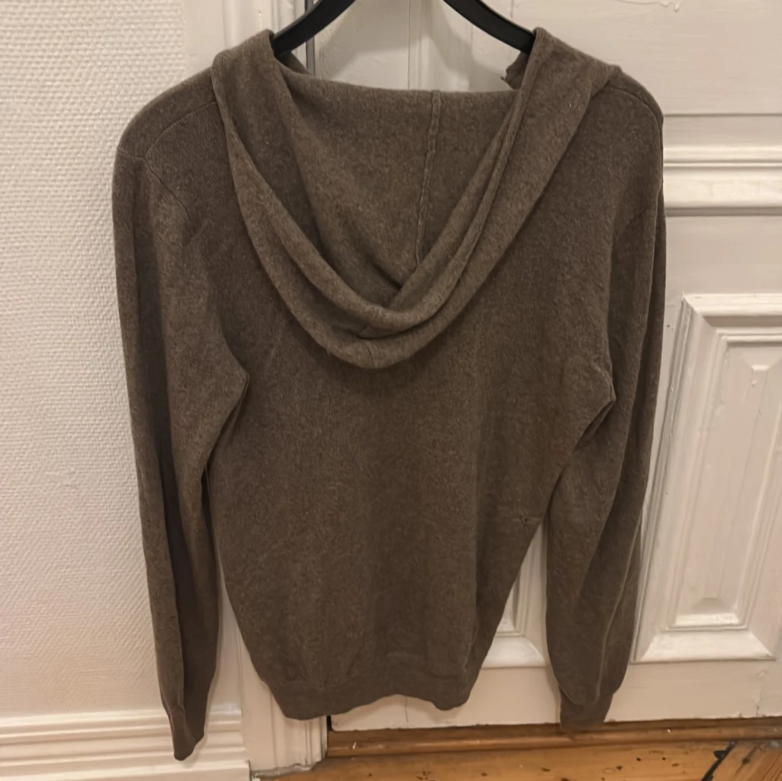 Brun cashmere hoodie från John Henric - 1