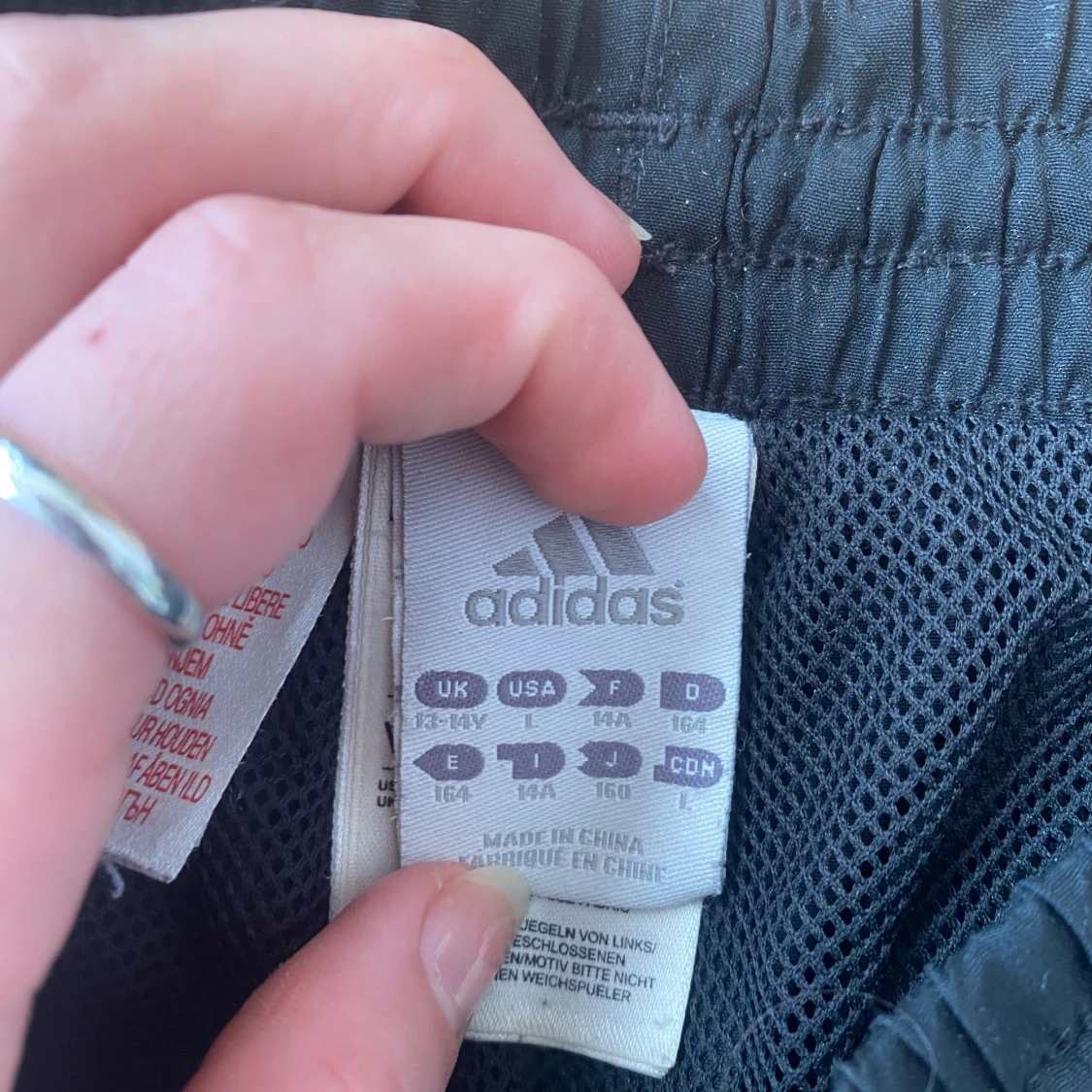 Svarta träningsbyxor från Adidas - 1