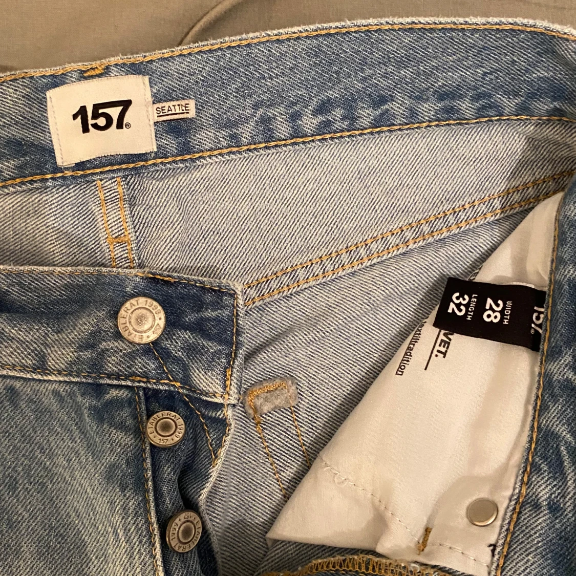 Ljusblåa jeans i storlek w28 l32 - 2