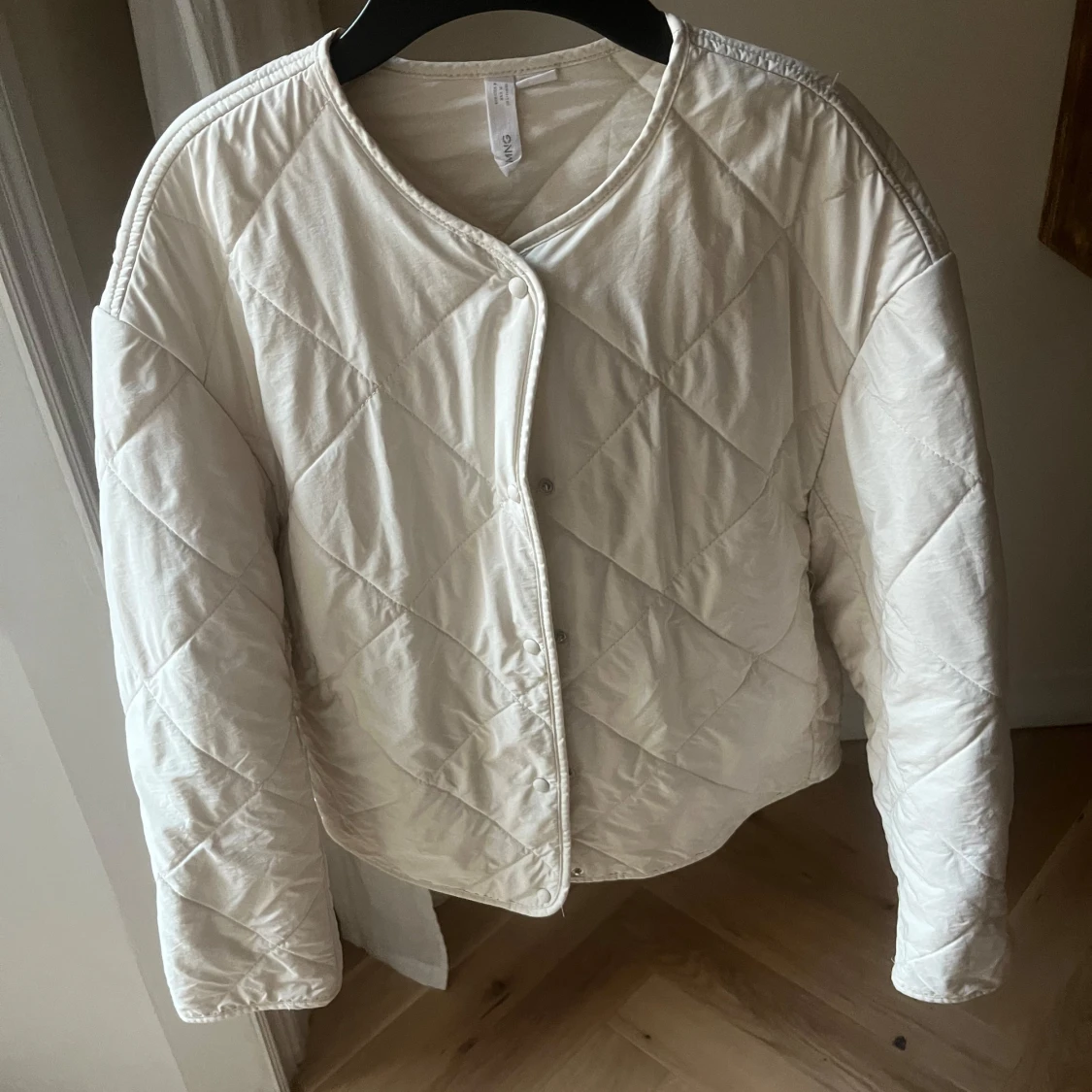 Tun vit dunjacka MANGO