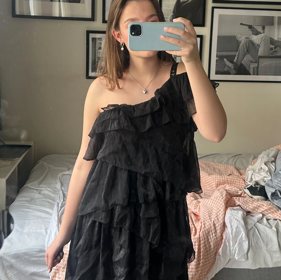 Svart oneshoulder klänning - 2