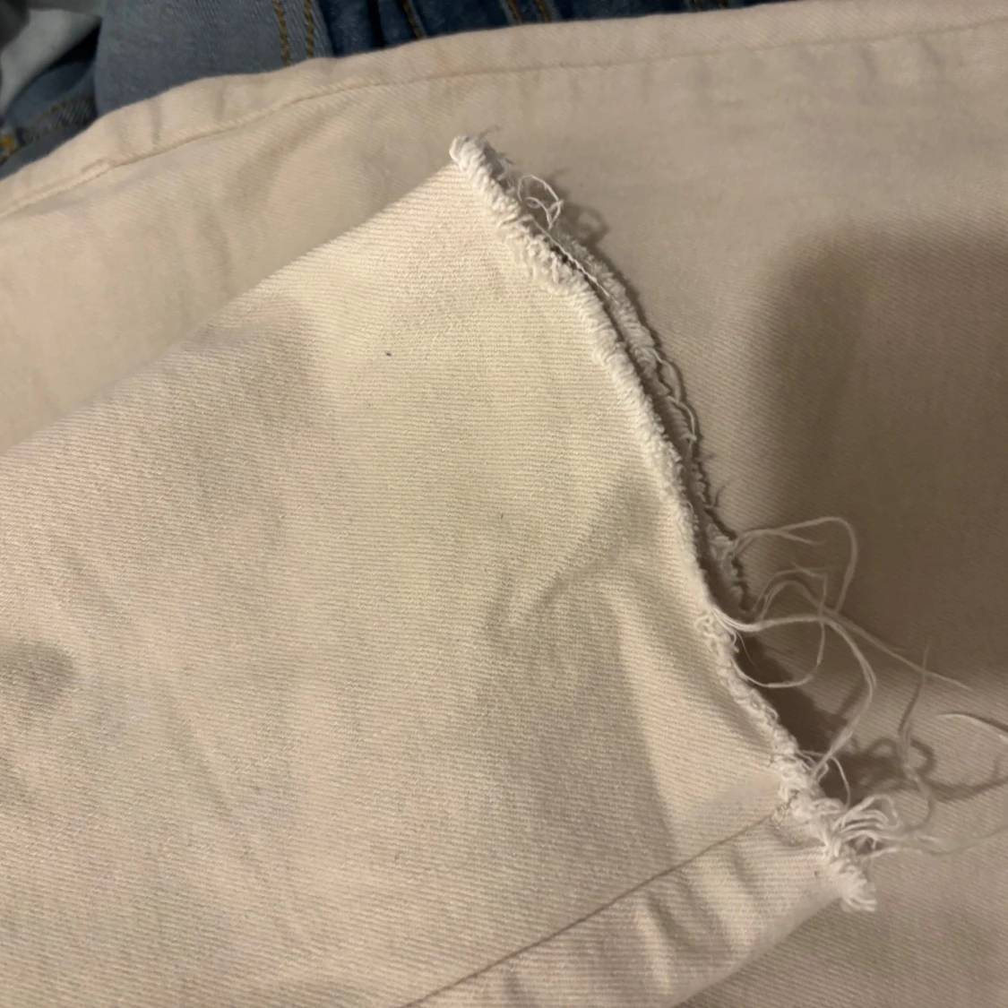 Beige byxor med fransar - 3