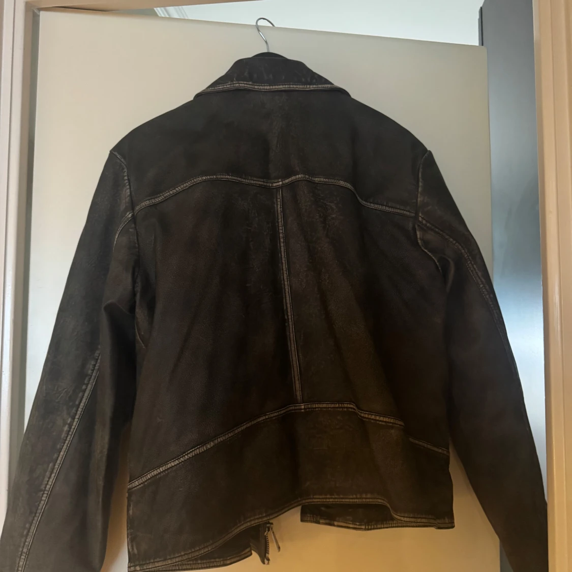 Brun skinnjacka med dragkedja - 1