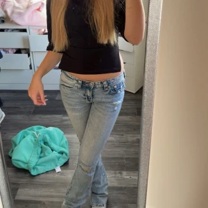 True religion jeans  - Dessa as snygga jeans från true religion säljer för jag måste ha pengar 💔 är i modellen becca och storlek 24. Dom har hål vilken är såååå snyggt. Nypris är 1300 