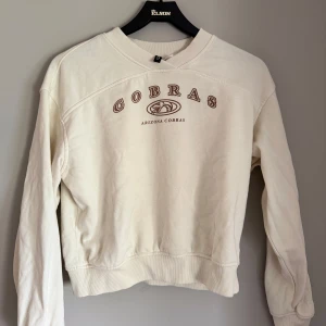 Vit sweatshirt från H&M - Fint skick 