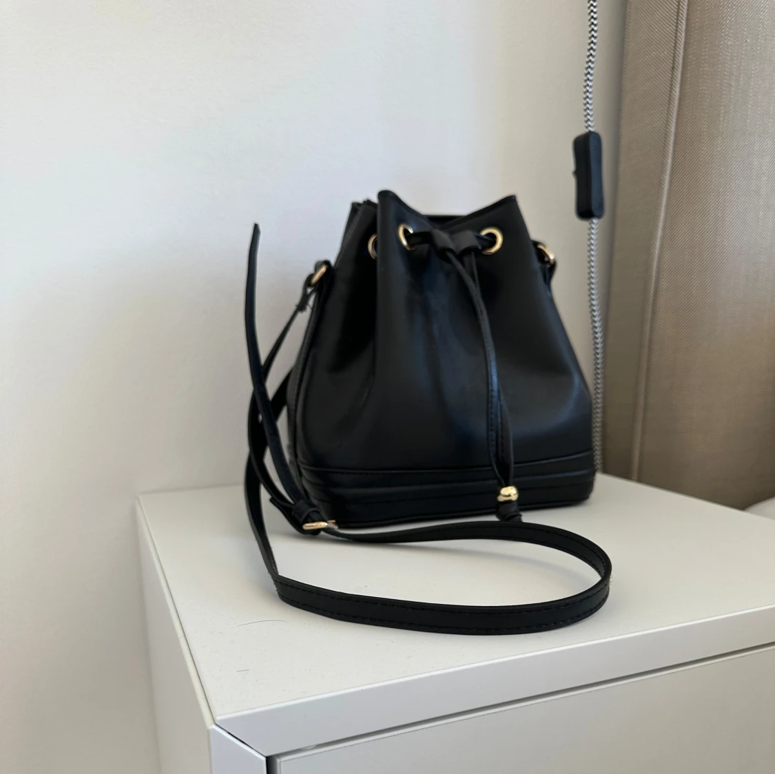 Svart axelväska  - 1