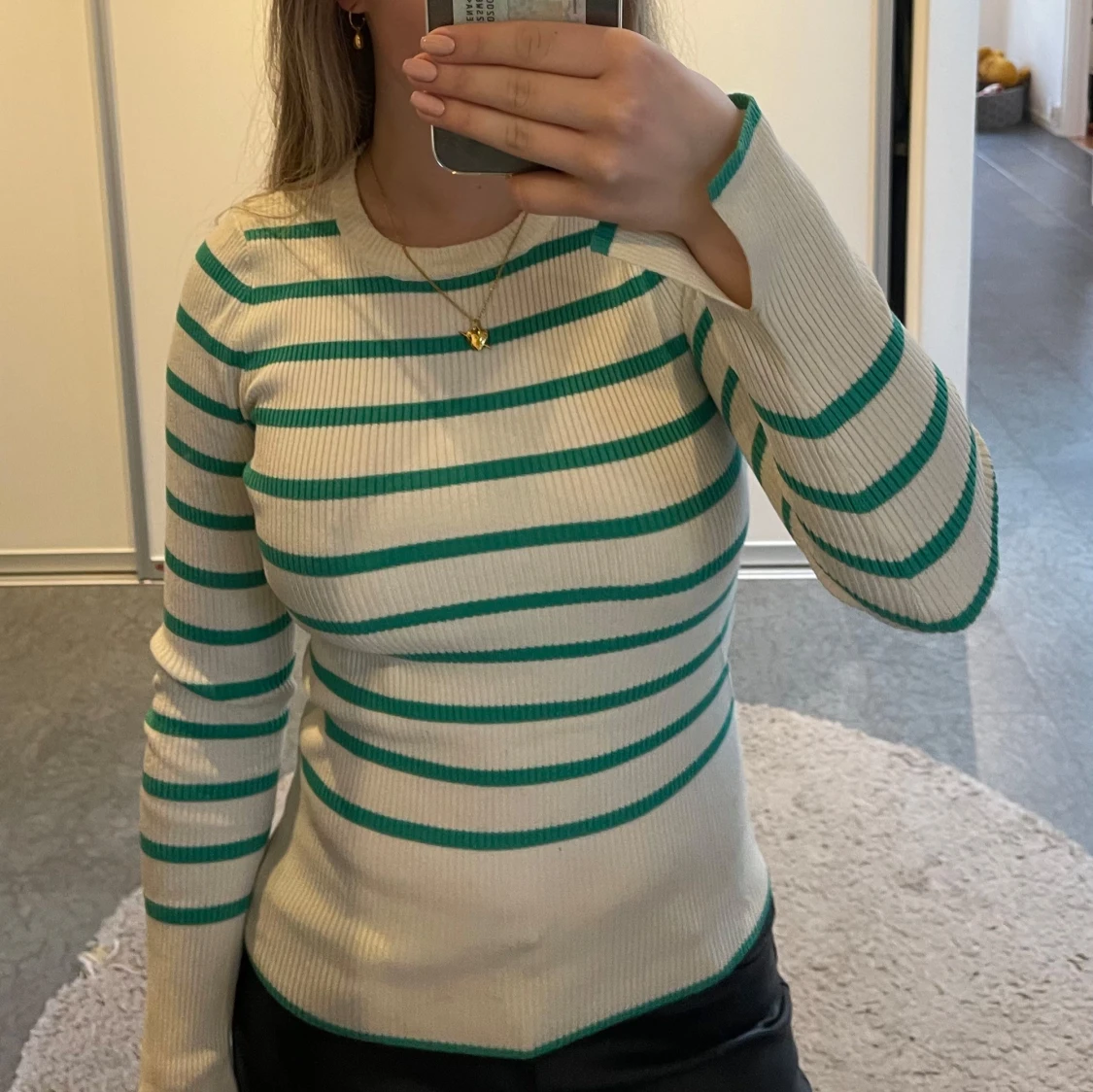 Randig ribbad tröja