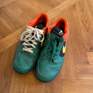 Nike Dunk by you - Säljer ett par unika dunks som jag designa för ett par år sedan. 
