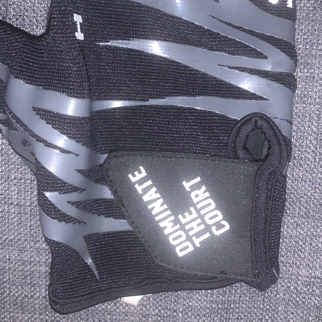 Svarta handskar från Salming - 1