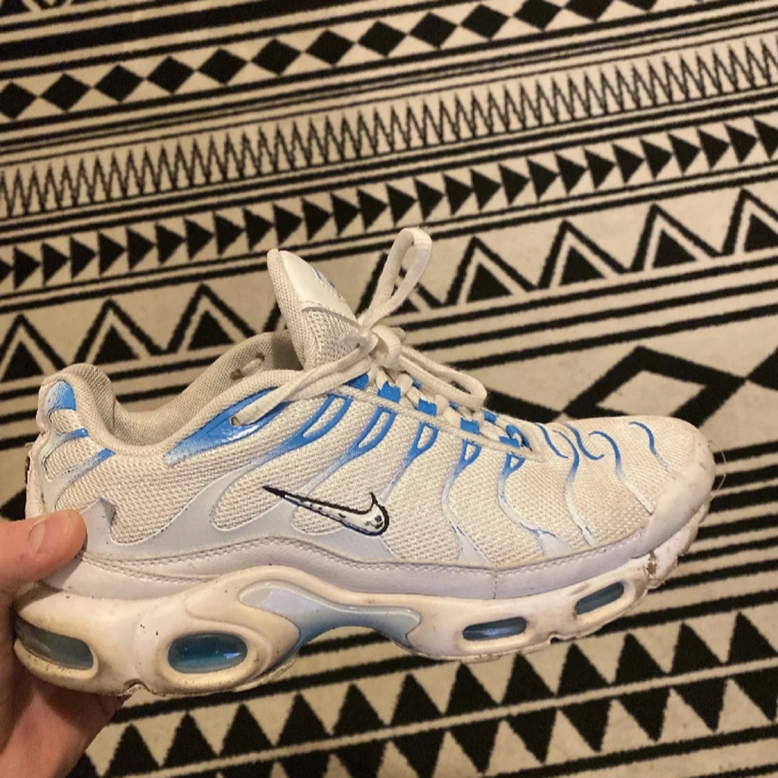 Vita och blå Nike sneakers - 1