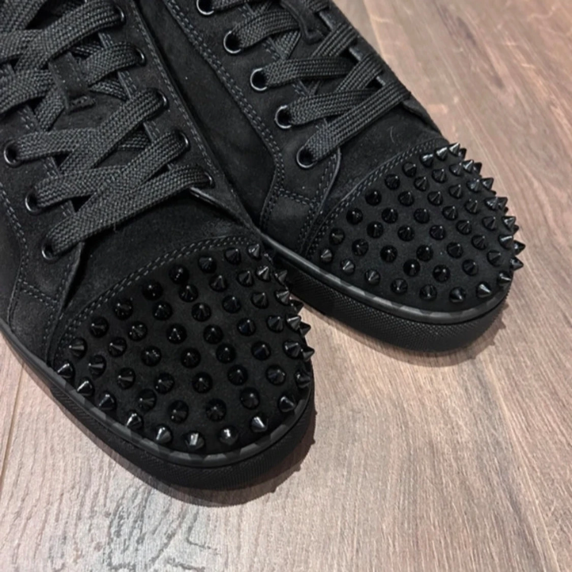 Svarta sneakers med nitar - 1