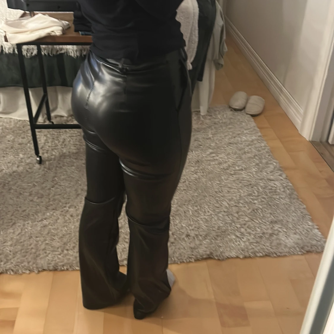 Svarta skinnbyxor - 1