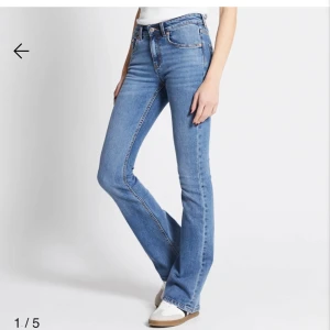 Blå jeans med bootcut - Snygga blå bootcut jeans från lager 157💗💗.