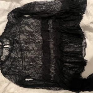 Spetstopp  - Svart spetstopp från Zara!