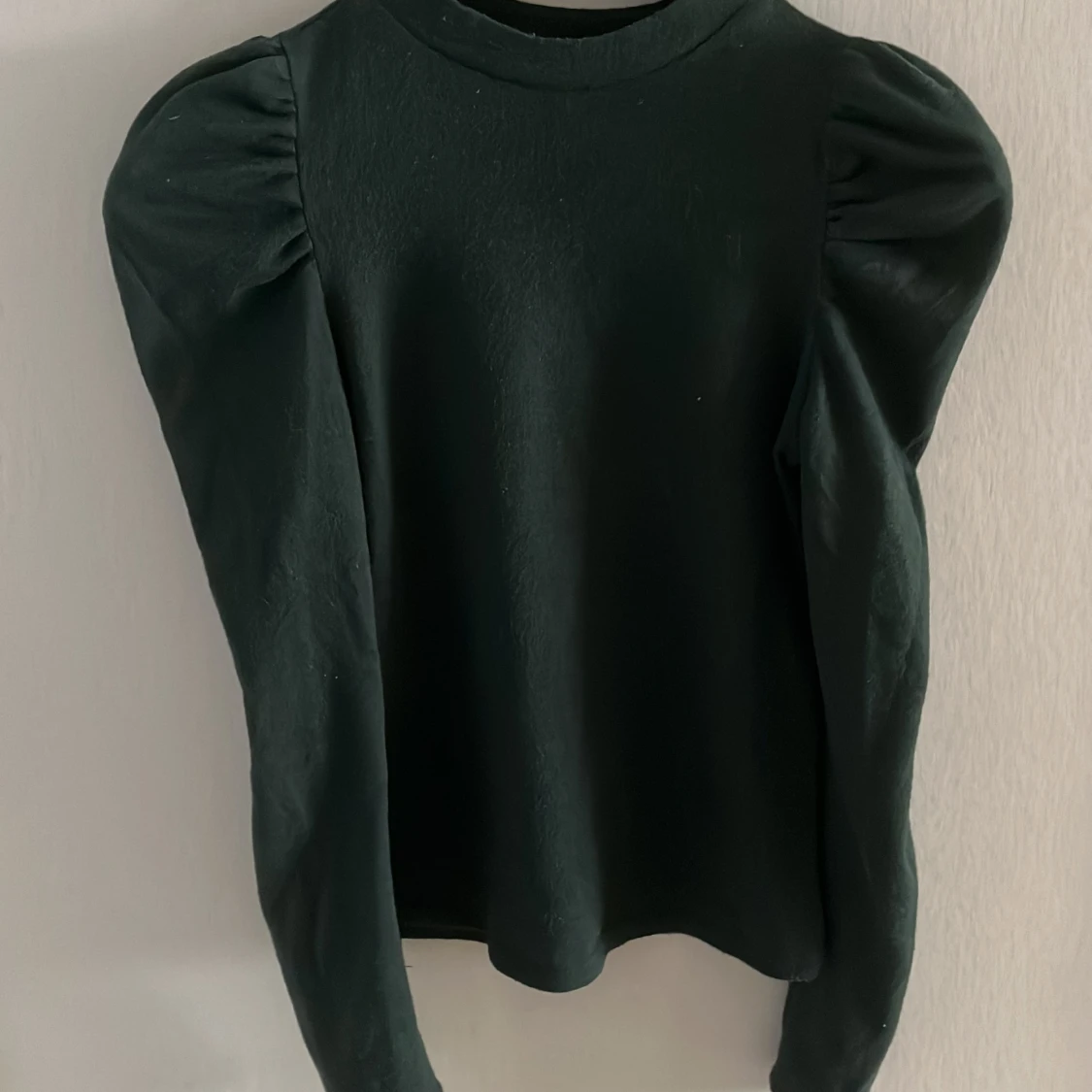 Mörkgrön långärmad topp