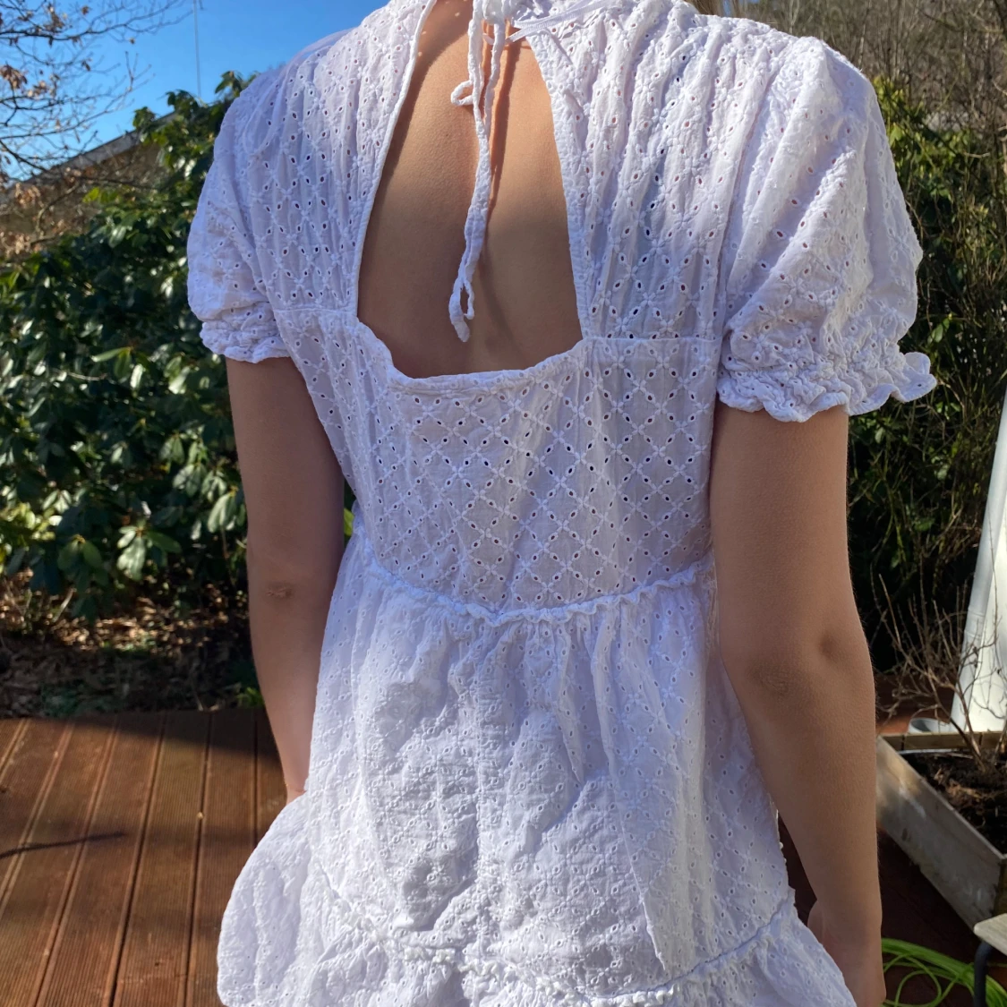 Vit klänning i broderie anglaise  - 2