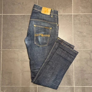 Sjuka nudie jeans  - Helt sjuka nudie tape Ted👖 | skick 9/10 ( en lagning gjorda av nudie) | storlek 32/32 | helt galen tvätt | pris: 449kr | hör av er vid några funderingar// Torslanda closet✌️