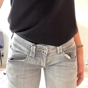 Gråa pepe jeans  - Så snygga jeans😍