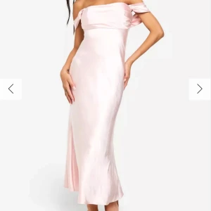 Ljusrosa axelbandslös långklänning - Jättefin ljusrosa långklänning i satin💕