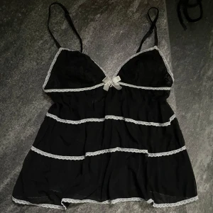 Mesh linne  - Vackert spets linne från h&m, storlek M!🪽