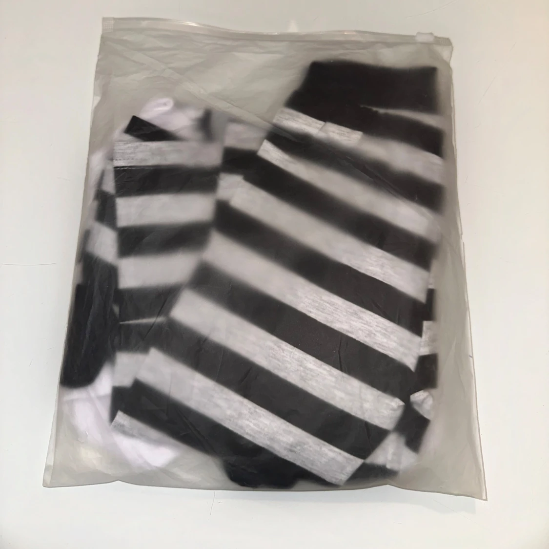 Vit och svart randig babyset med tryck - 2