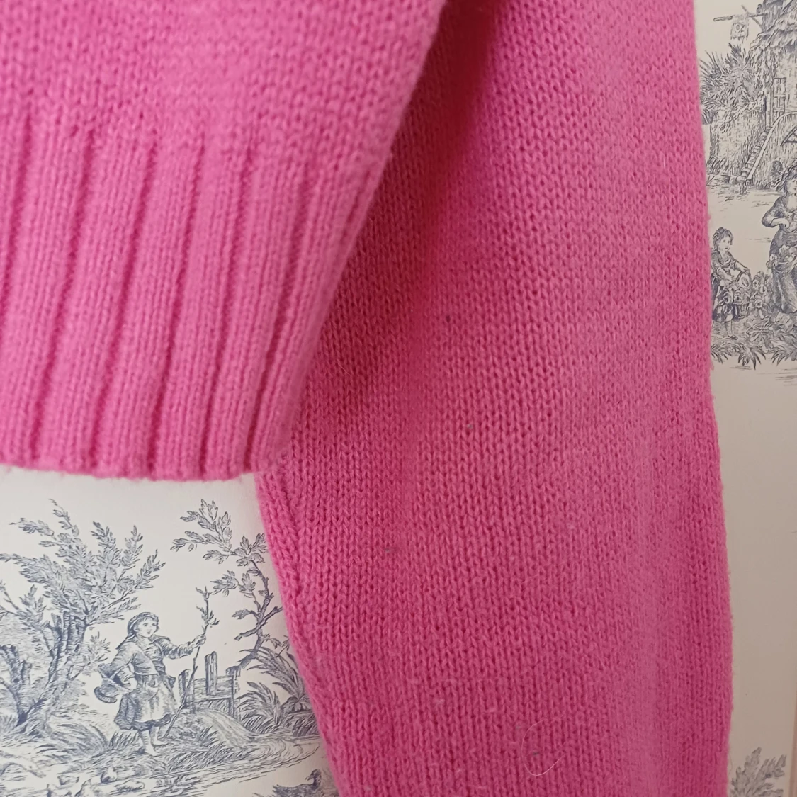 Rosa croppad tröja från Divided - 4