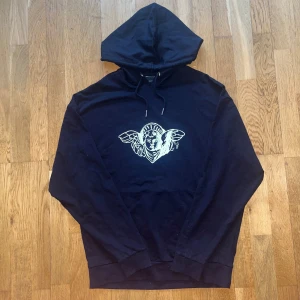 ASOS Hoddie med tryck - Snygg hoodie med fett tryck | Mycket bra skick inga defekter | Boxy/ relaxed passform | Hör av er vid minsta fundering🤗