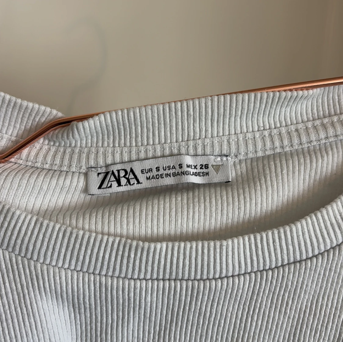 Vit ribbad topp från Zara - 2