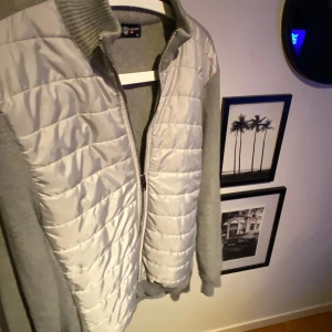 Cardigan  - Jacka från Jimmy Sanders i storleken M. Varan är i väldigt bra skicka! Bara hör av dig vid funderingar 👍🏻