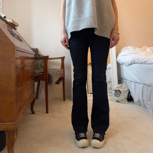 Lågmidjade bootcut jeans - Lågmidjade bootcut jeans från Ltb i storlek 26/32, 34 cm i midjan & 80 cm i innersöm