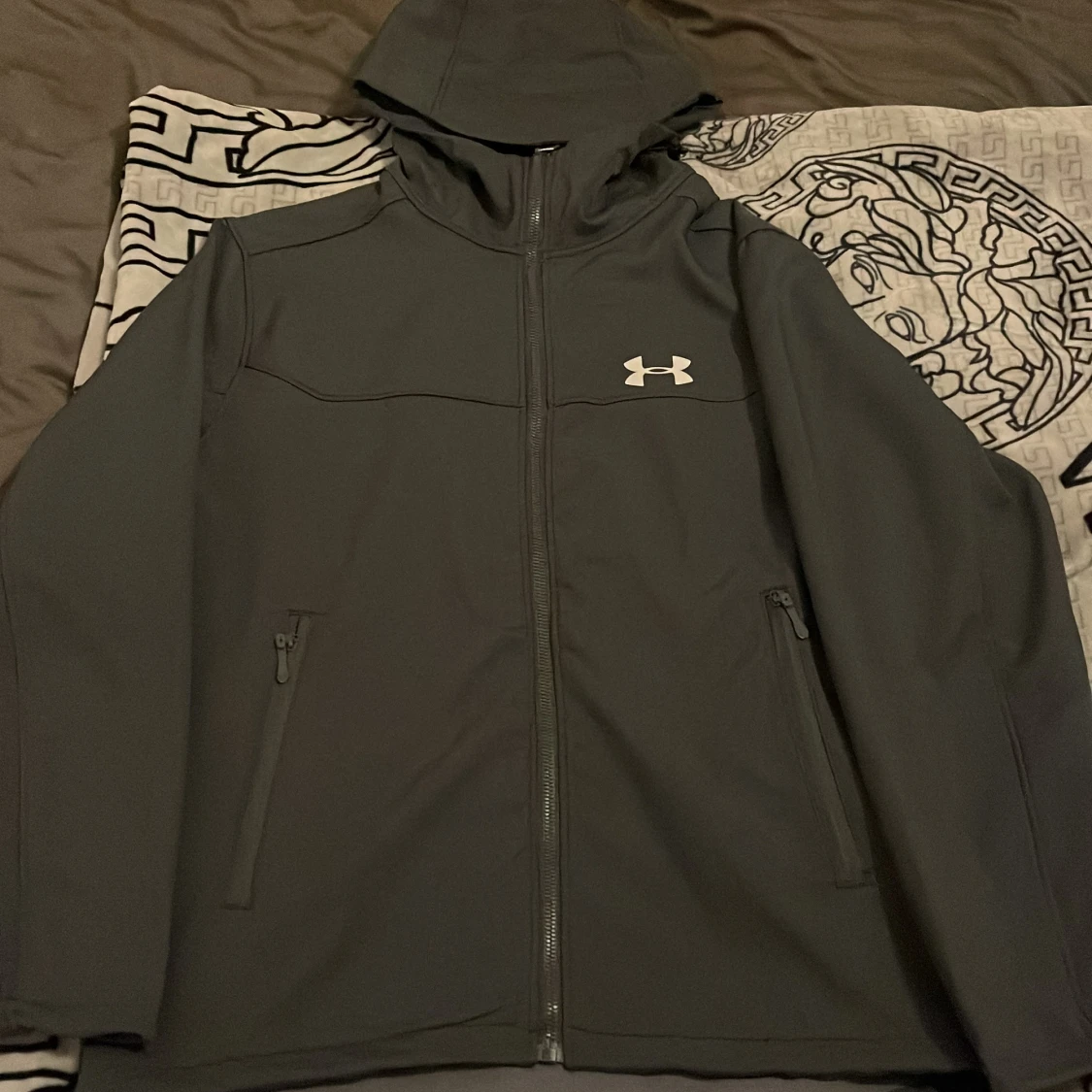 Svart jacka från Under Armour