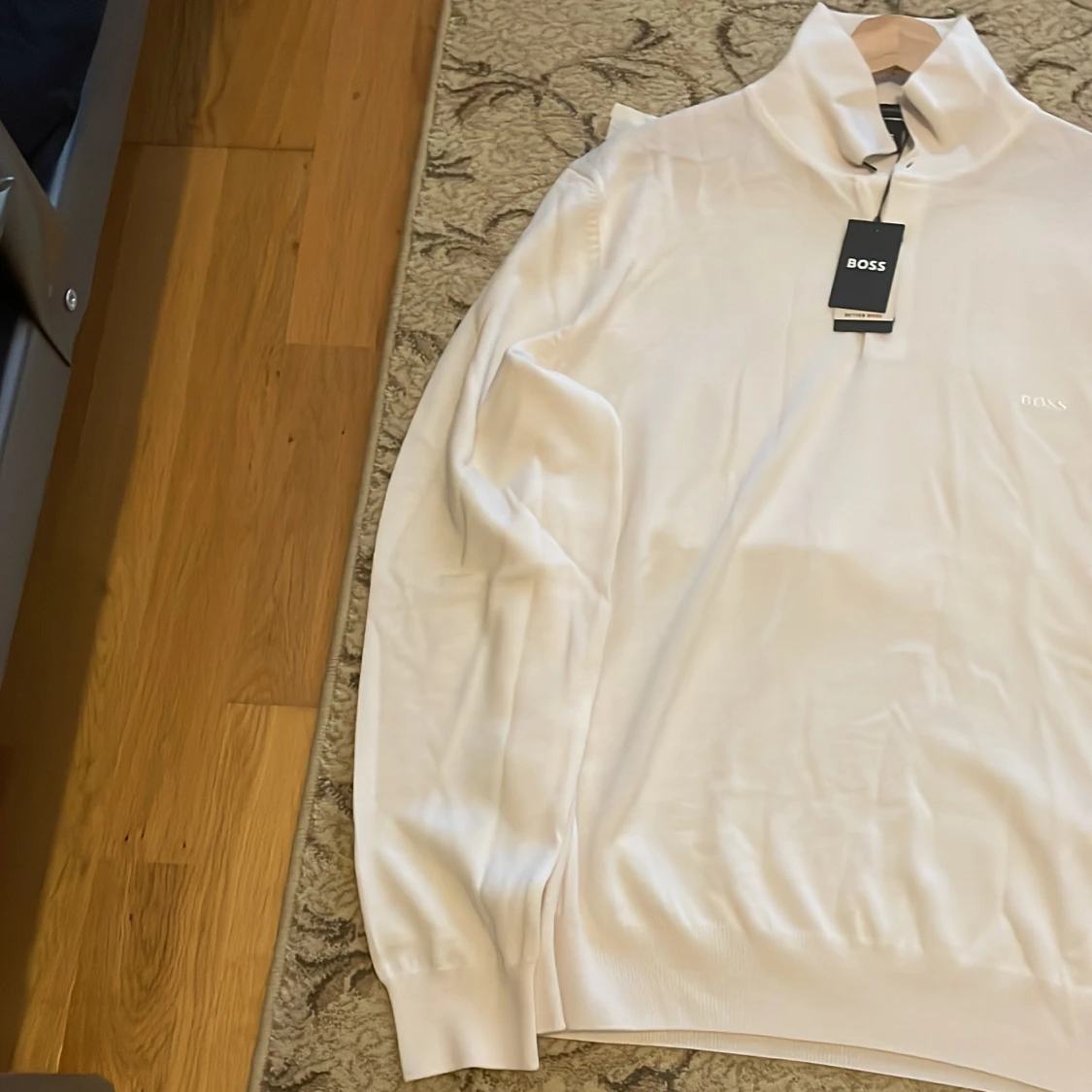 Helt ny tröja från Boss för 1100 kr, originalpriset 1800 kr - 2