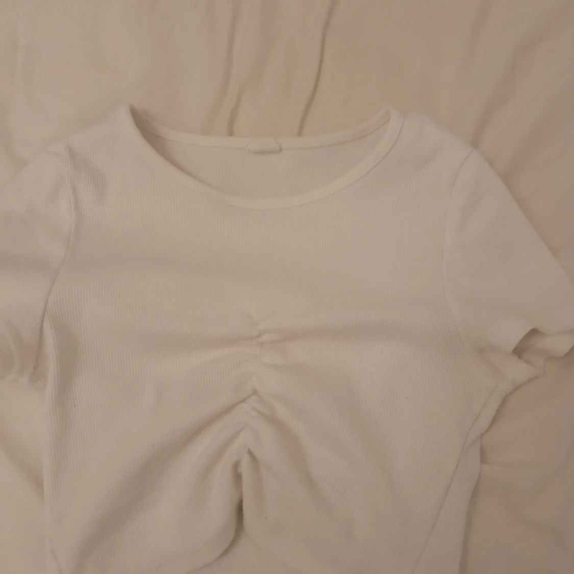 Vit ribbad croppad topp