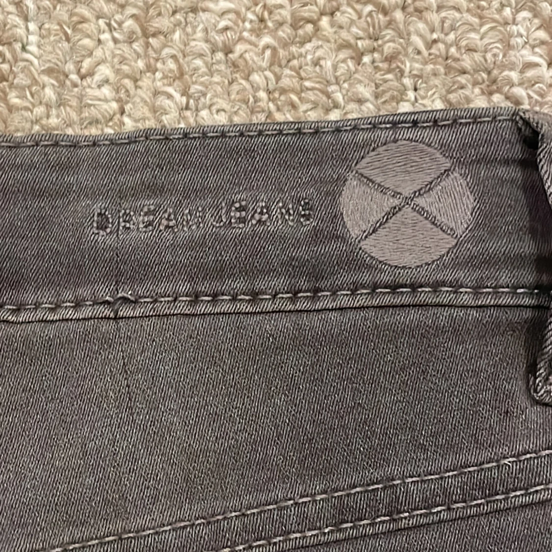 Svart jeanskjol med volang  - 3