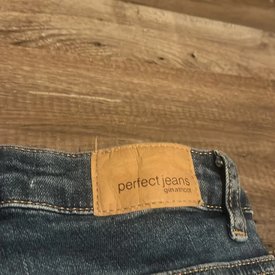Blå Perfect Jeans från Gina Tricot - 2