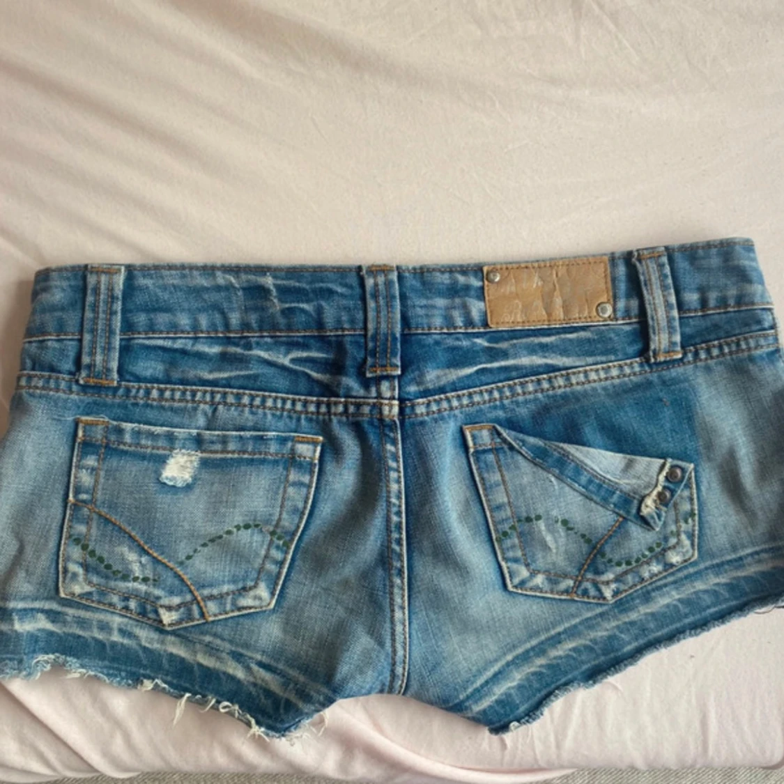 Lågmidjade jeansshorts