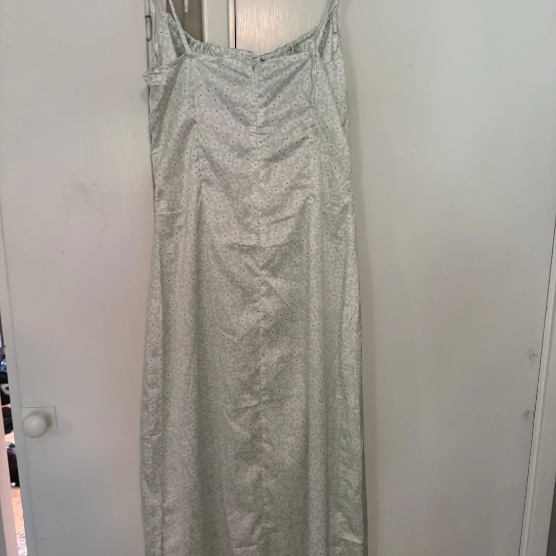 Ljusblommig långklänning med knyt - milkmaid modell - 1