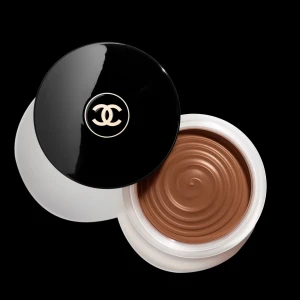 Chanel Bronzer Deep Tan - Säljer min chanel bronzer💗💗 Använd ett fåtal gånger 💗Skriv för fler frågor/bilder🙌🏼🙌🏼