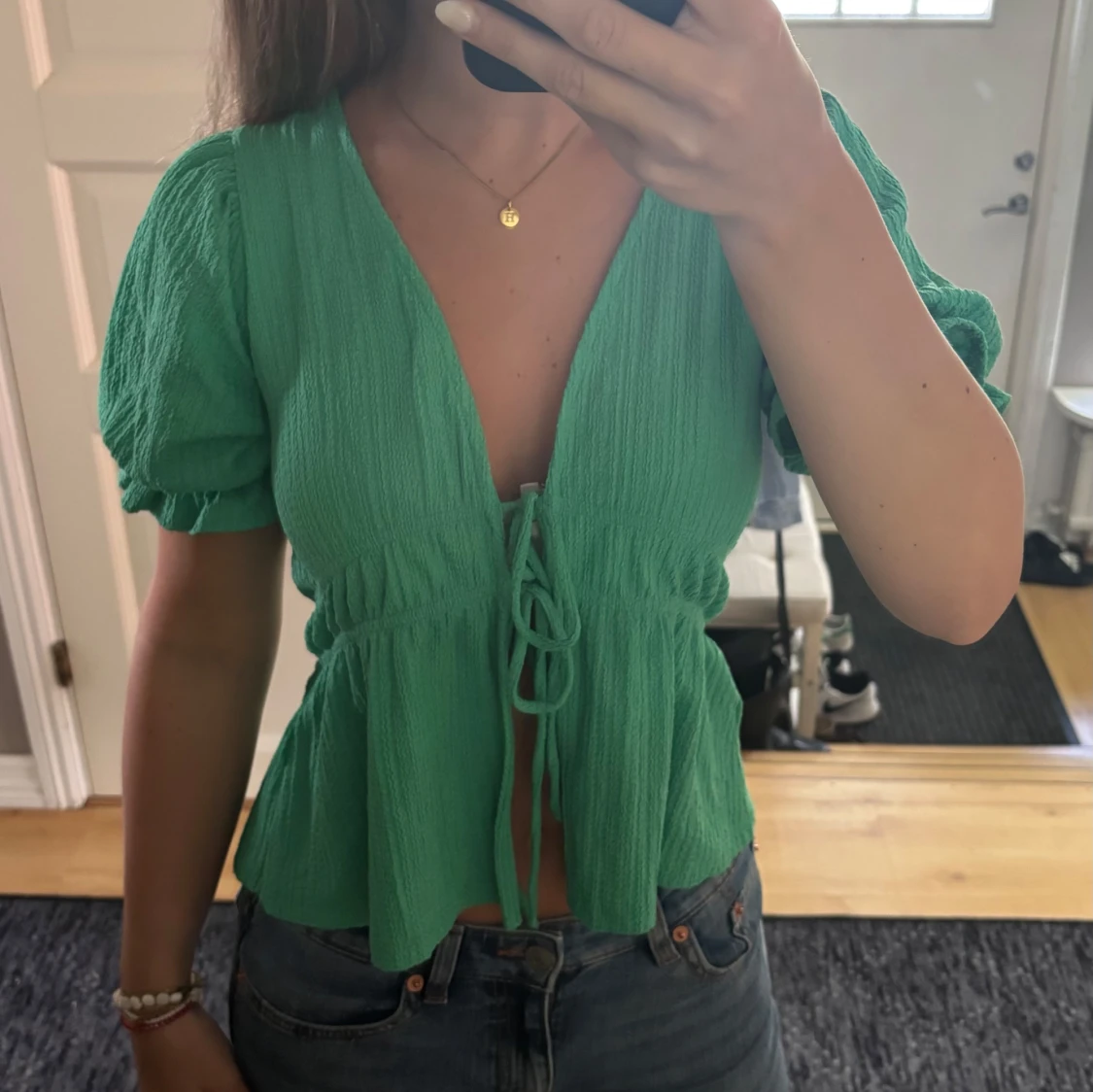 Grön blus med knyt från Gina Tricot - 2