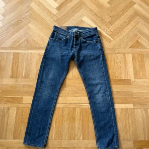 Dondup George  - Säljer ett par riktigt najs blå dondup  George i storlek W 30! Hör av dig vid minsta fundering🙌🏼💫priset är inte hugget i sten!💫