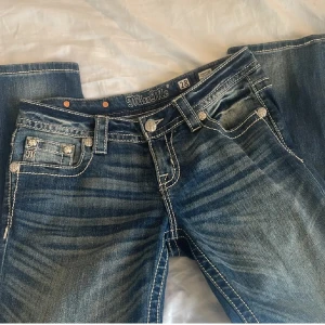 Miss me jeans  - W28 passar storlek M, omsydda längst ner ❣️ använda fåtal gånger men bra skick 