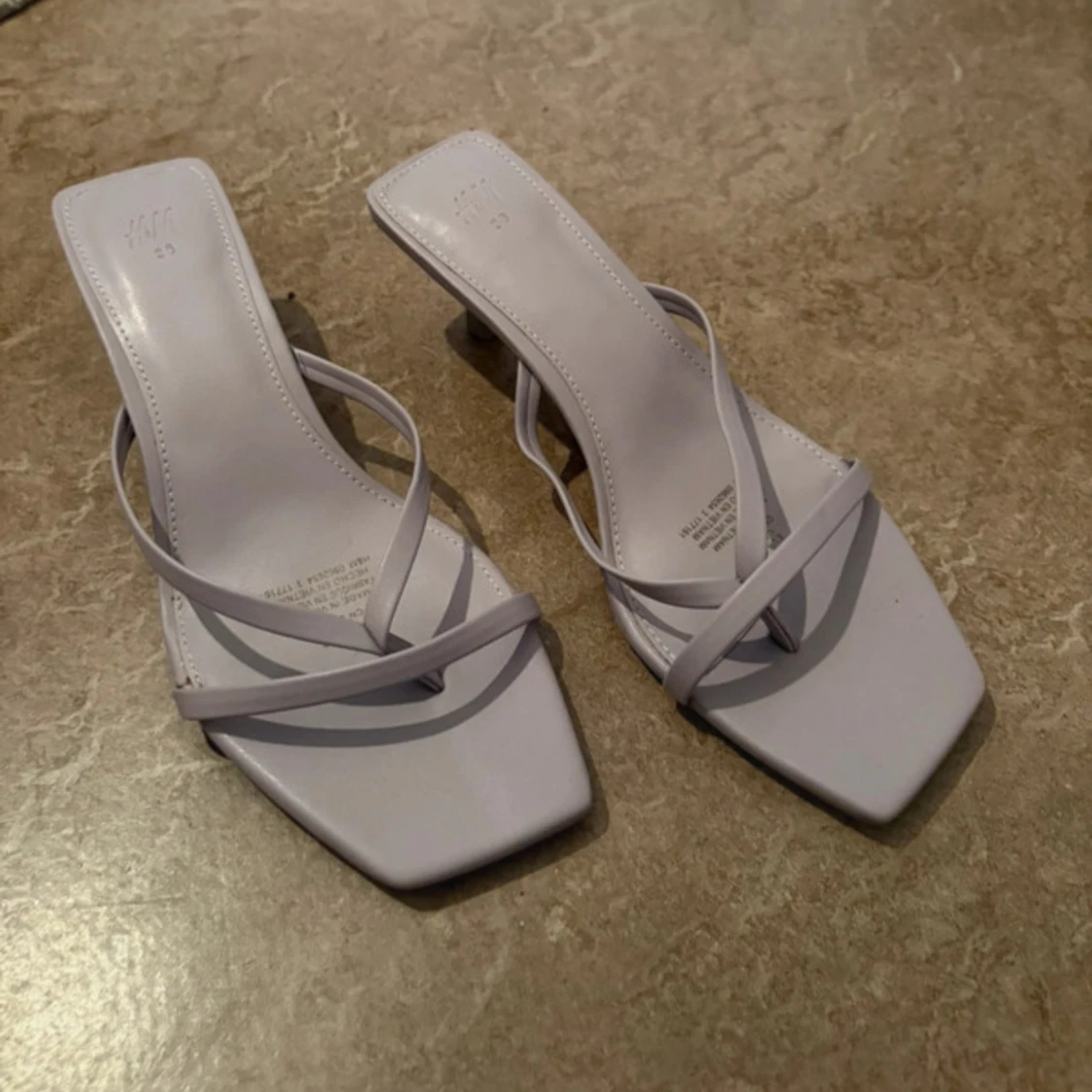 Ljuslila sandaler med smala remmar H&M